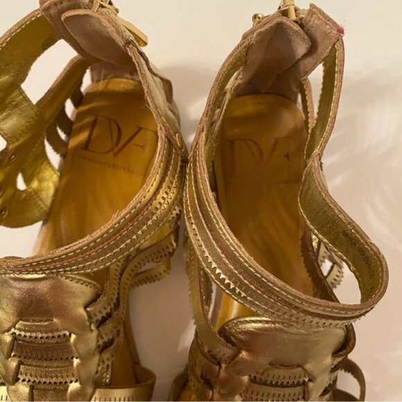 DIANE VON FURSTENBERG SHOES SANDALS THONG FLAT GLADIATOR STUDS GOLD LEATHER - Picture 9 of 12